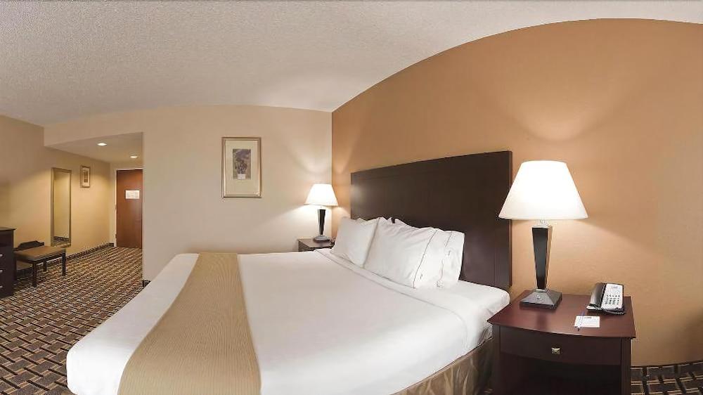 Holiday Inn Express Pembroke By Ihg Exterior foto