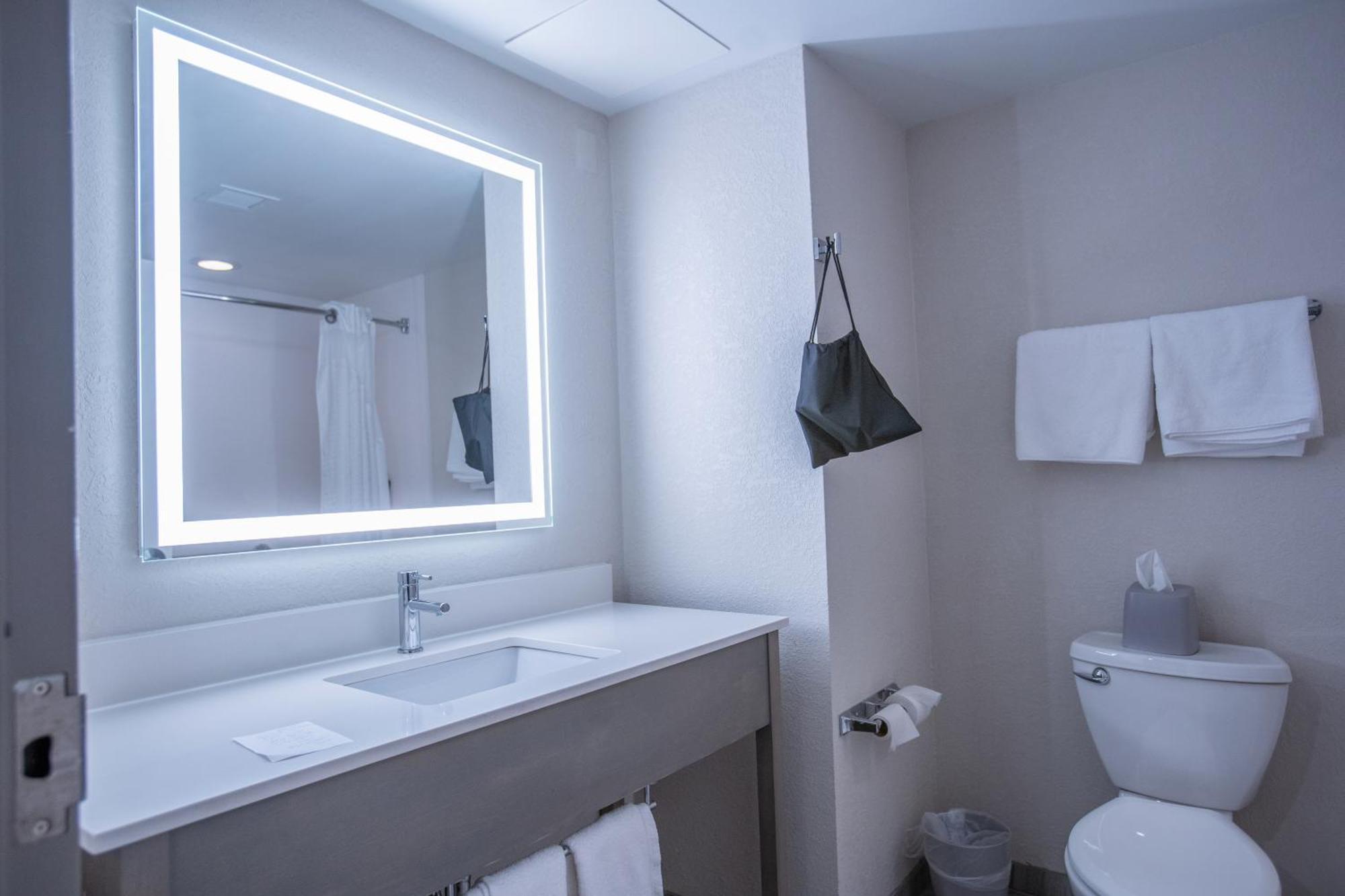 Holiday Inn Express Pembroke By Ihg Exterior foto