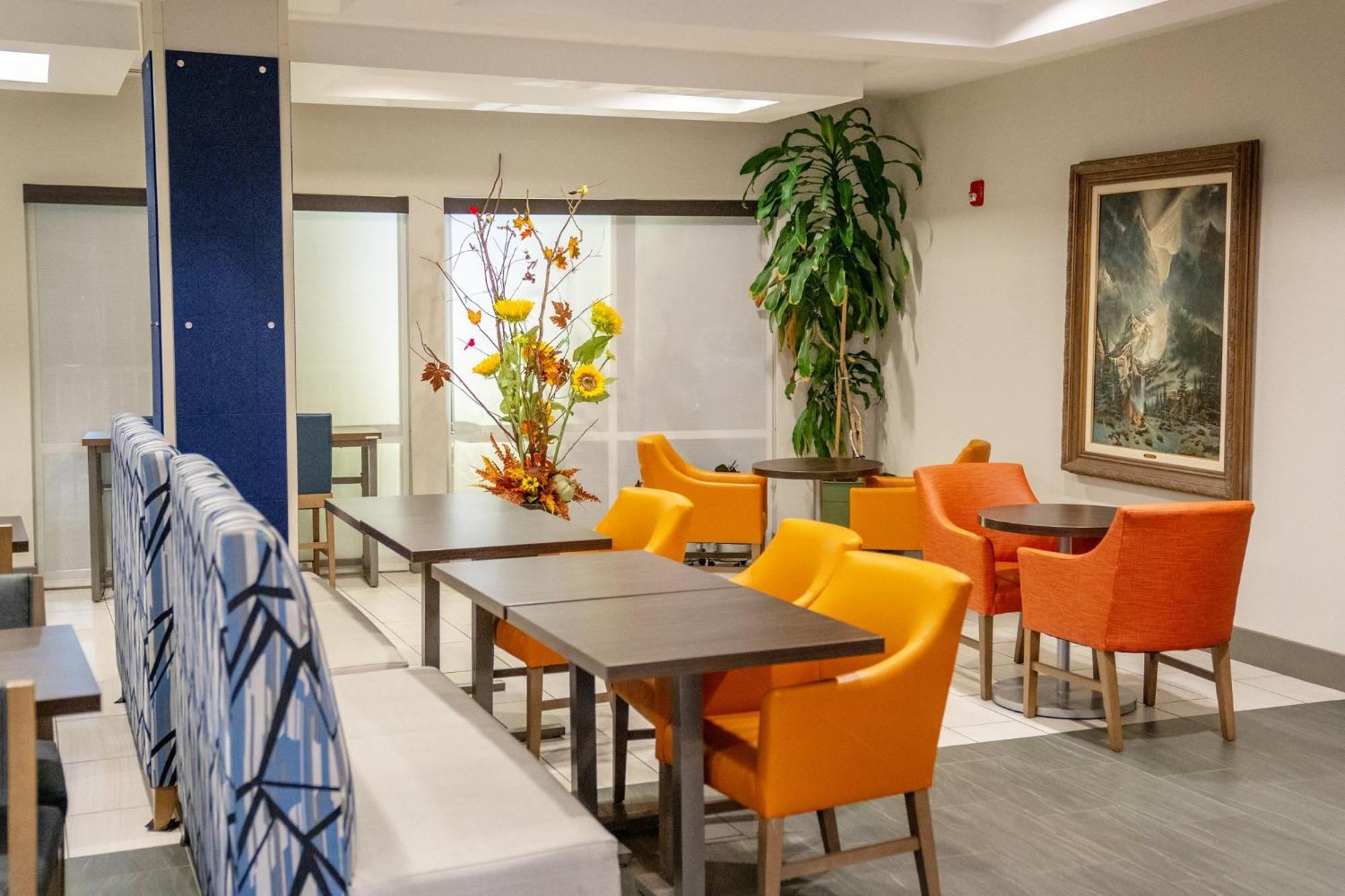 Holiday Inn Express Pembroke By Ihg Exterior foto