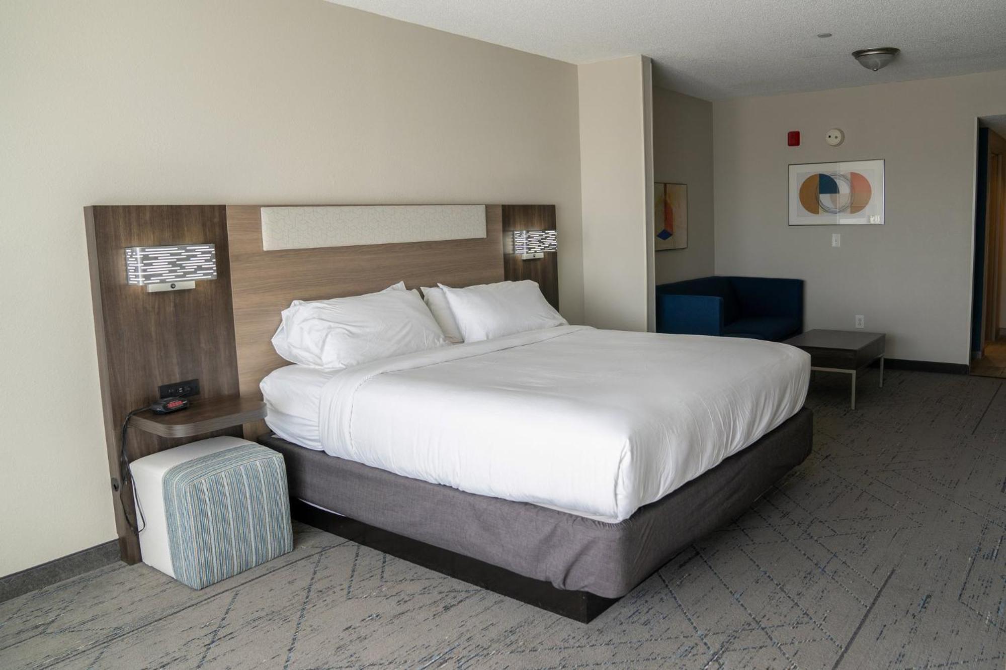 Holiday Inn Express Pembroke By Ihg Exterior foto