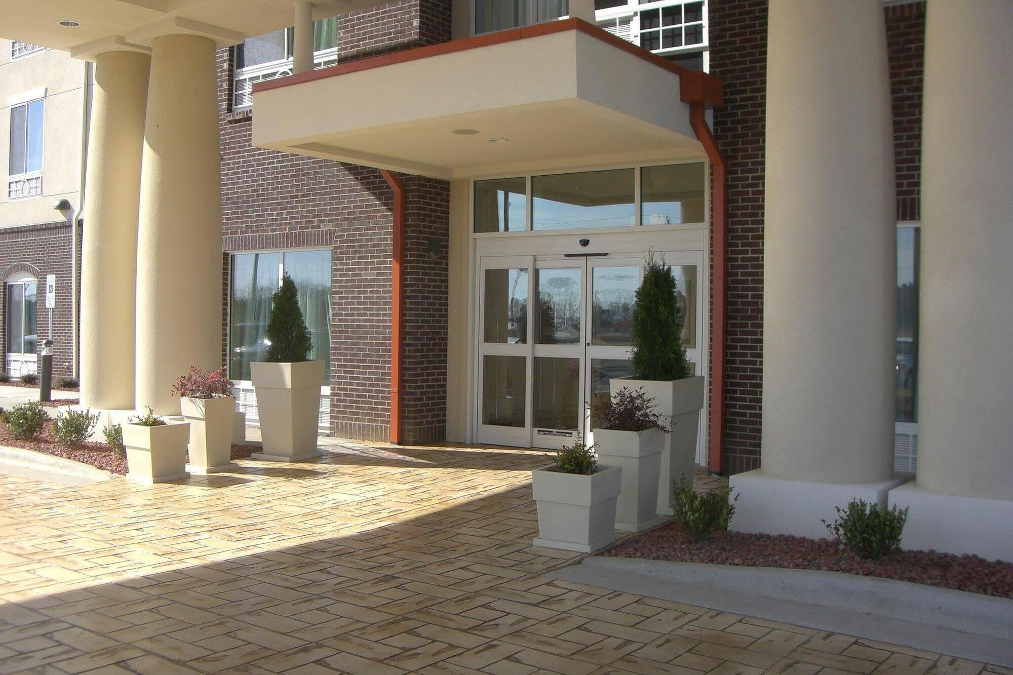 Holiday Inn Express Pembroke By Ihg Exterior foto